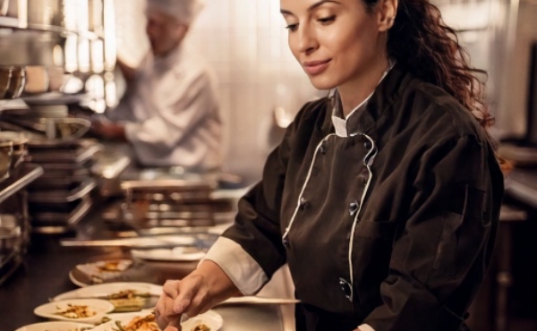 OPERATORE DELLA RISTORAZIONE - Preparazione degli alimenti e allestimenti piatti